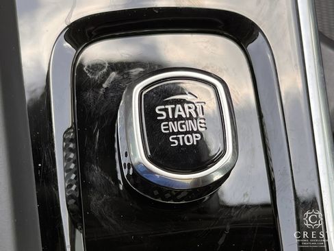 Used 2025 Volvo XC60 B5 Core AWD/4WD image 19