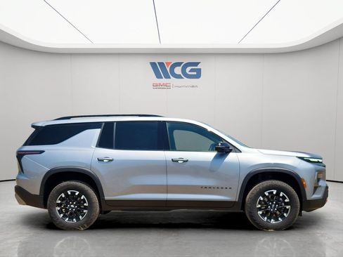 Used 2025 Chevrolet Traverse Z71 AWD/4WD image 3