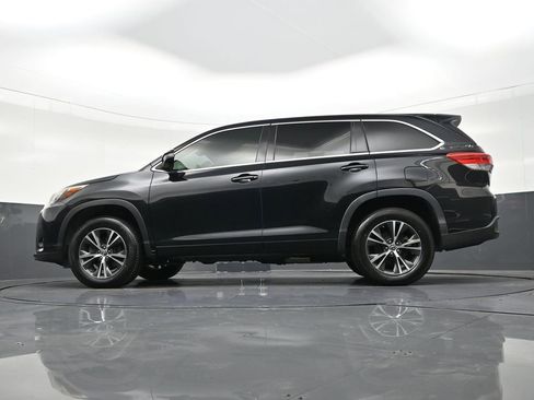 Used 2018 Toyota Highlander LE image 25