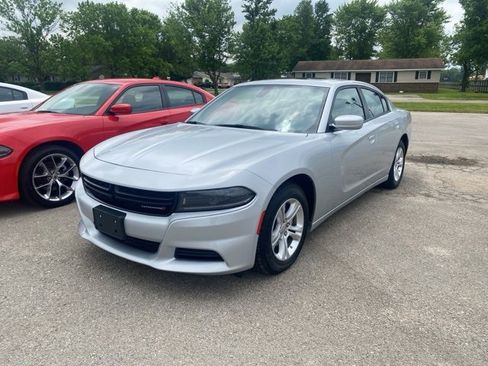 Used 2022 Dodge Charger SXT w/ Leather Interior Group image 2