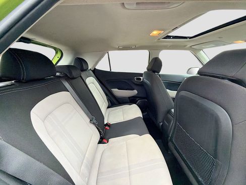 Used 2023 Hyundai Venue SEL image 25