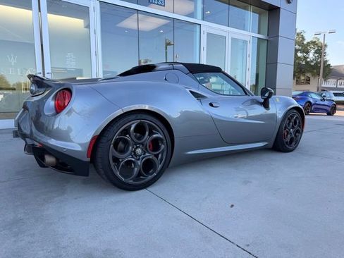Used 2020 Alfa Romeo 4C Spider image 4