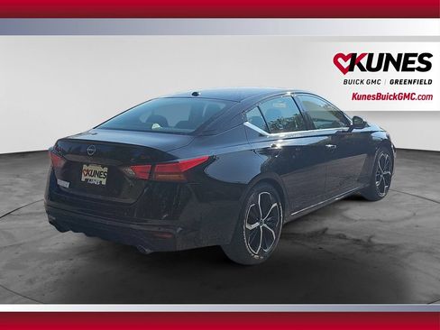 Used 2024 Nissan Altima 2.5 SR FWD image 10