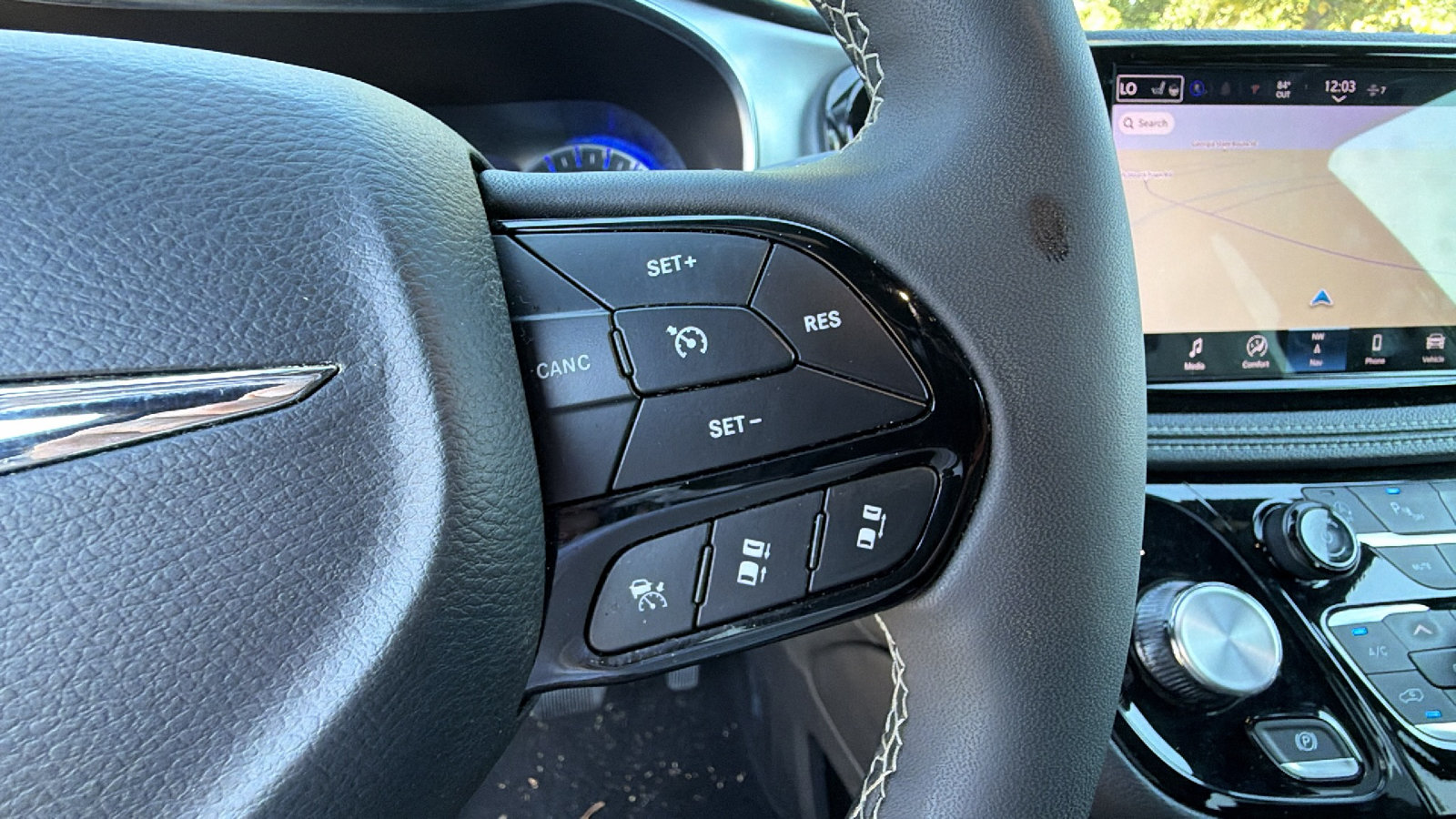 Used 2025 Chrysler Pacifica Limited FWD image 27