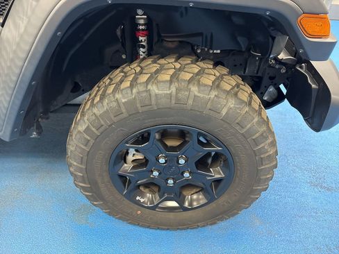 Used 2020 Jeep Gladiator Rubicon AWD/4WD image 3