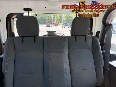 Used 2025 Jeep Wrangler Sport AWD/4WD image 16