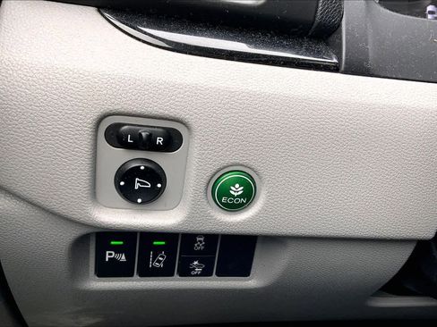 Used 2017 Honda Pilot Touring image 35