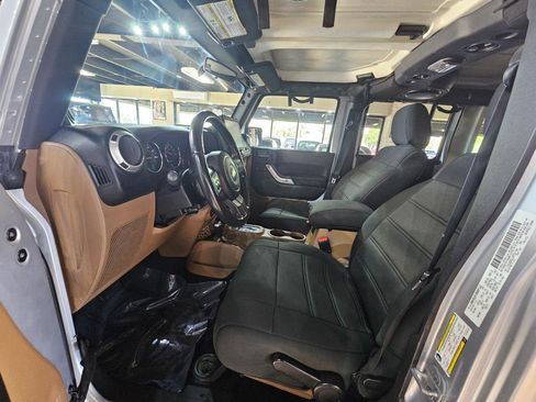 Used 2012 Jeep Wrangler Unlimited Sahara w/ Dual Top Group AWD/4WD image 25
