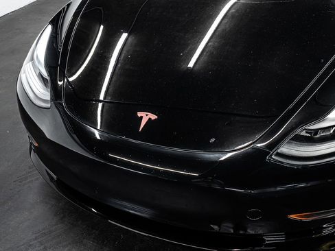 Used 2023 Tesla Model 3 Standard Range image 10