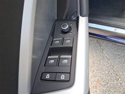 New 2025 Audi Q3 2.0T Premium image 22