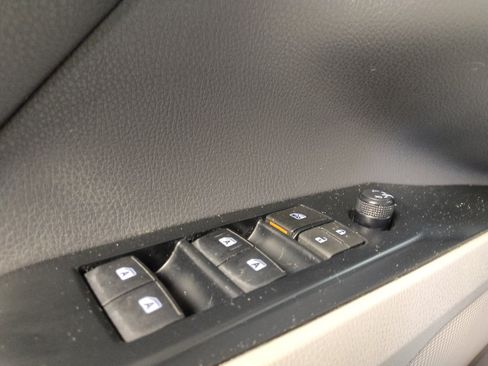 Used 2020 Toyota Camry SE image 27