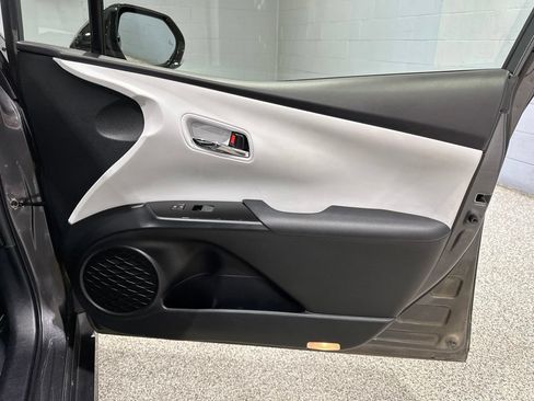 Used 2019 Toyota Prius XLE w/ Protection Package #3 AWD/4WD image 15