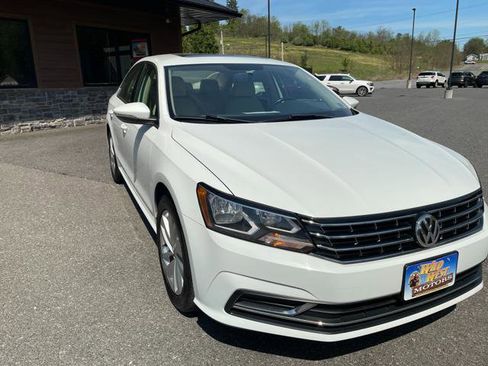 Used 2018 Volkswagen Passat 2.0T SE FWD image 11