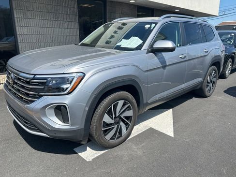 Used 2025 Volkswagen Atlas SEL AWD/4WD image 1