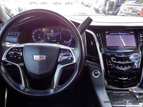 Used 2020 Cadillac Escalade ESV Platinum AWD/4WD image 9