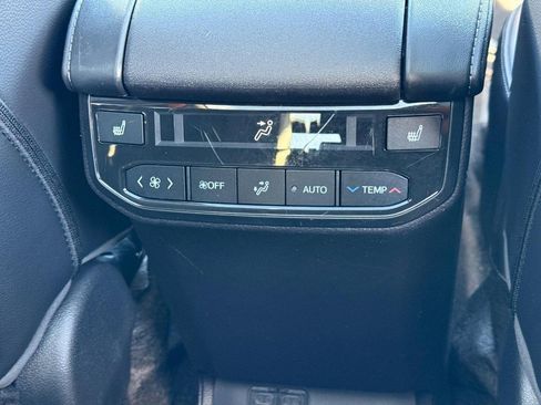Used 2023 Toyota Highlander Platinum image 15