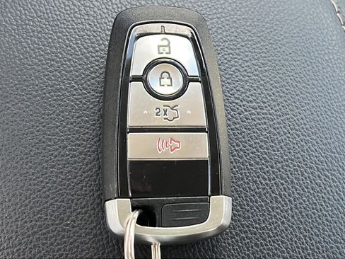 Used 2019 Ford Fusion SE FWD image 26