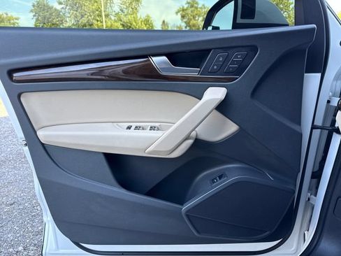 Used 2019 Audi Q5 2.0T Premium w/ Convenience Package AWD/4WD image 22