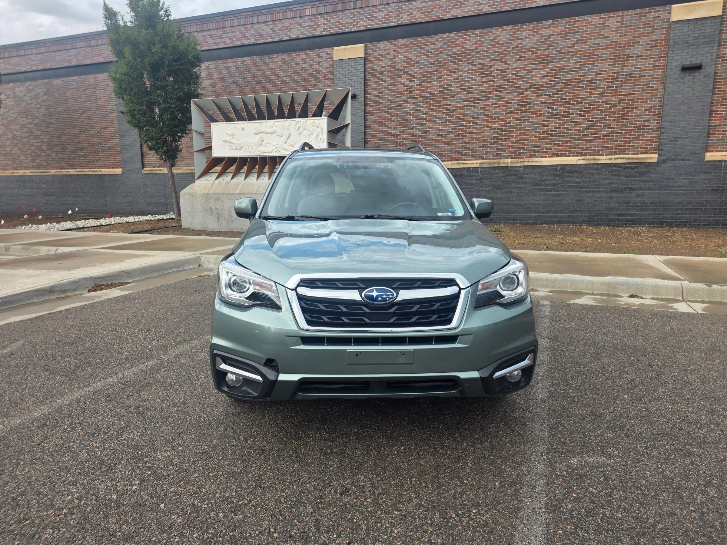 Used 2017 Subaru Forester 2.5i Limited AWD/4WD image 2