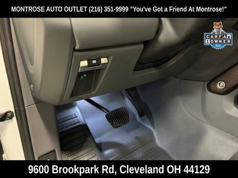 Used 2024 Land Rover Defender 130 X-Dynamic SE image 16