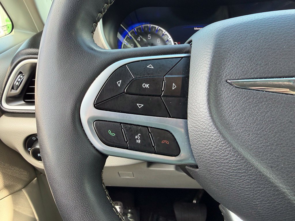 Used 2024 Chrysler Pacifica Touring-L FWD image 24
