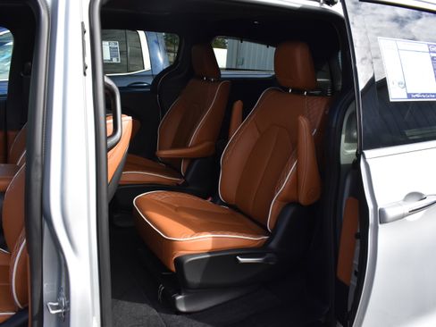 Used 2024 Chrysler Pacifica Pinnacle image 30