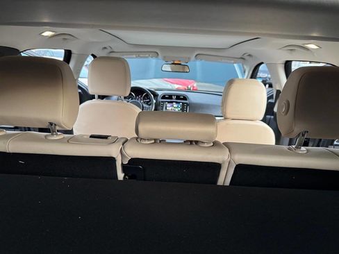 Used 2017 Jaguar F-PACE Premium image 34