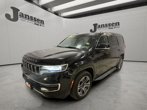 Used 2024 Jeep Wagoneer Series II w/ Flexible Seating Group image 8