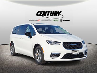 Used 2024 Chrysler Pacifica Limited