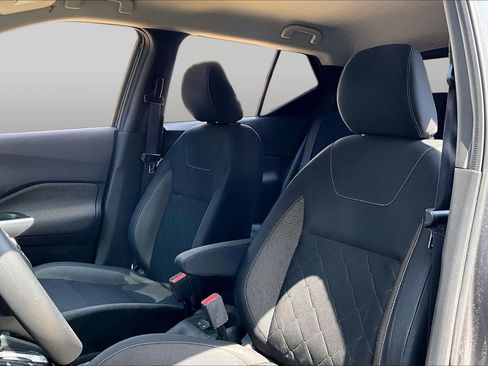 Used 2019 Nissan Kicks SV FWD image 8