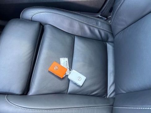 Used 2023 Volvo XC40 B5 Ultimate w/ Protection Package Premier image 6