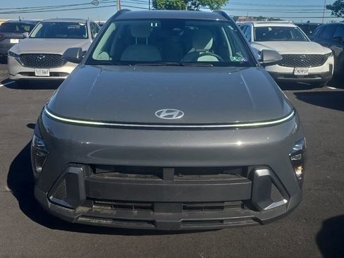 Used 2025 Hyundai Kona SEL FWD image 2