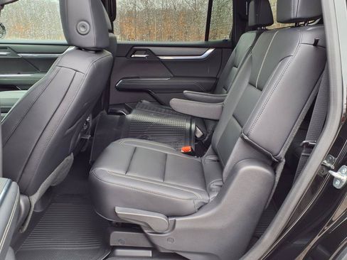 Used 2025 GMC Acadia Elevation w/ Elevation Premium Package FWD image 14