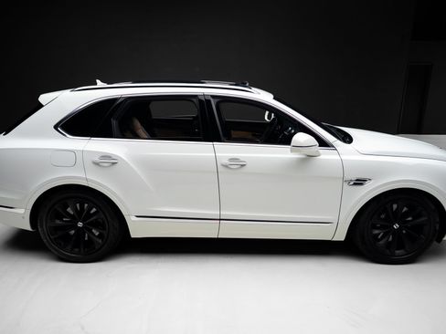 Used 2018 Bentley Bentayga AWD/4WD image 33