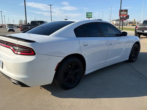 Used 2020 Dodge Charger SXT image 19