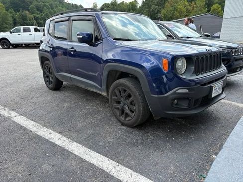Used 2017 Jeep Renegade Altitude AWD/4WD image 3