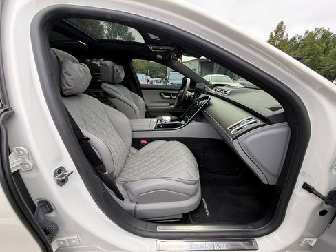 Used 2022 Mercedes-Benz S 580 4MATIC Sedan w/ AMG Line Package image 15