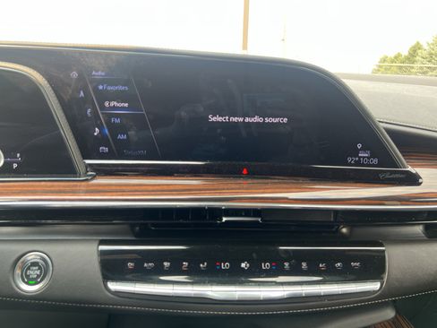 Used 2024 Cadillac Escalade Premium Luxury w/ Performance Package AWD/4WD image 15