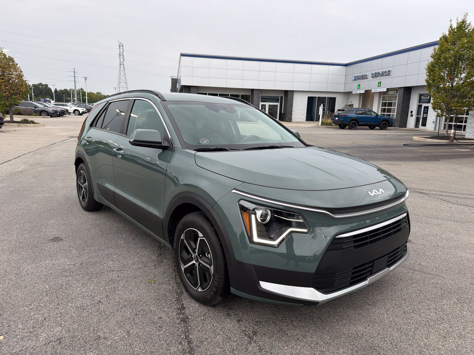 Used 2024 Kia Niro EX FWD image 4