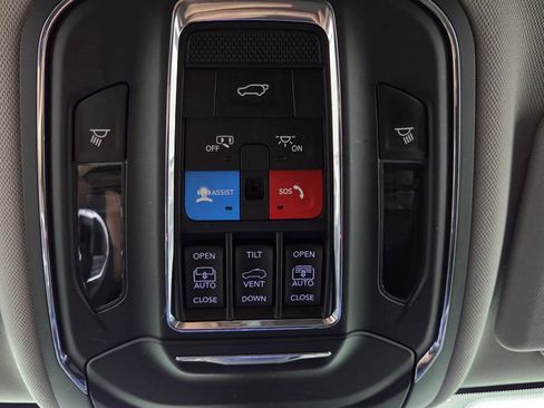 Used 2023 Jeep Grand Cherokee L Limited w/ Luxury Tech Group II AWD/4WD image 32