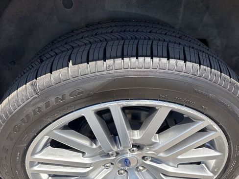 Used 2023 Ford Expedition Limited AWD/4WD image 16