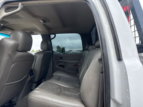Used 2006 GMC Sierra 2500 SLE w/ Onstar Plus Package AWD/4WD image 12
