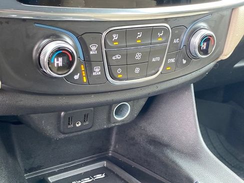 Certified 2023 Chevrolet Traverse LT image 13