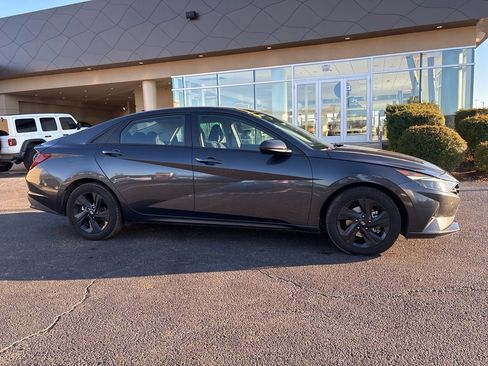 Used 2021 Hyundai Elantra SEL w/ Convenience Package image 2