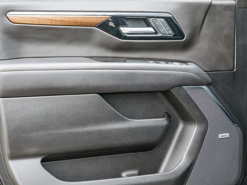 Used 2025 Chevrolet Tahoe High Country image 22