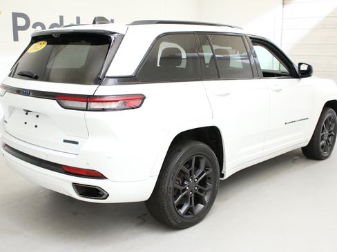 Used 2023 Jeep Grand Cherokee 30th Anniversary AWD/4WD image 11