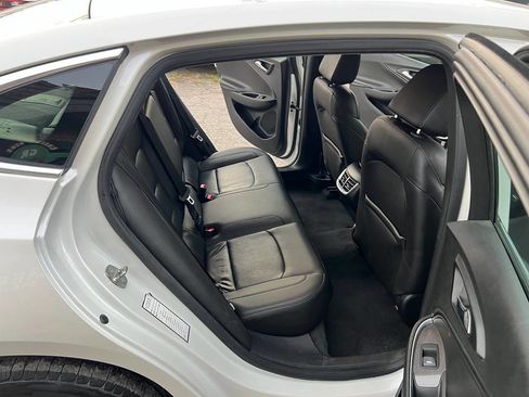 Used 2018 Chevrolet Malibu LT w/ Leather Package image 16