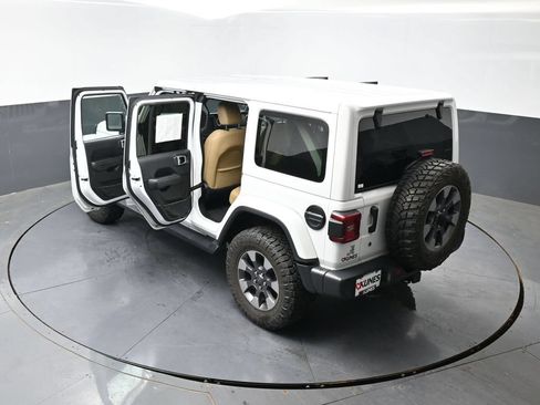 Used 2018 Jeep Wrangler Unlimited Sahara AWD/4WD image 56