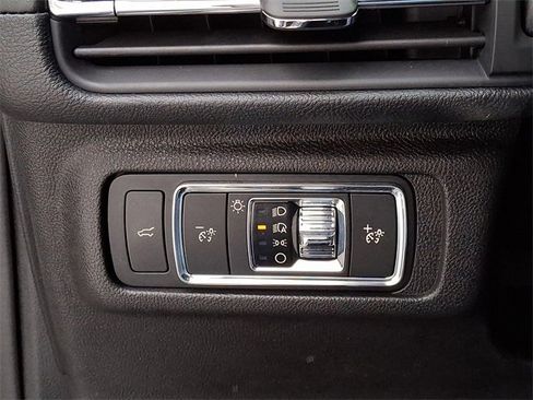 Used 2022 Lincoln Corsair AWD w/ Premium Package image 27