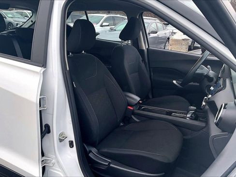 Used 2023 Nissan Kicks SV image 7